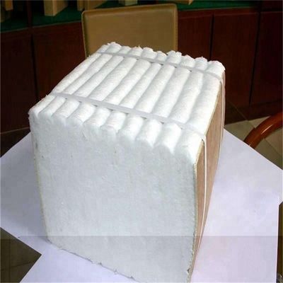 Maximiser l'efficacité avec une couverture isolante en fibre de céramique dans les fours industriels