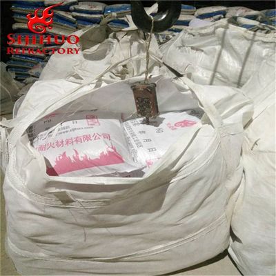 Chauffures revêtement isolant réfractaire coulé avec agrégat réfractaire / liant