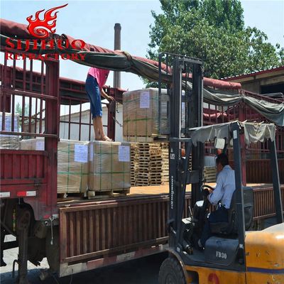Contenu en MgO % 0,8-1,2 Brick de terre cuite à faible porosité pour les fours industriels